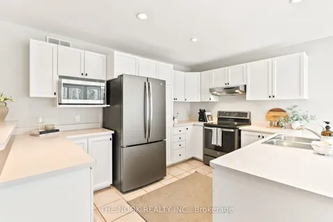 32 Halmar Park Road, Georgina, ON L0E 1N0