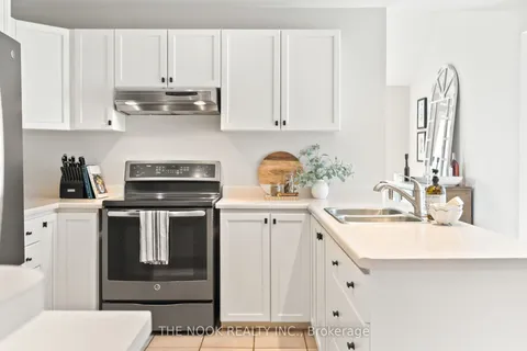 32 Halmar Park Road, Georgina, ON L0E 1N0