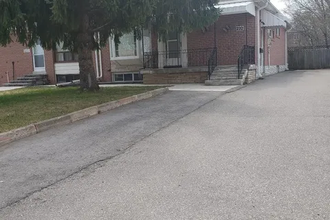 232 Blue Grass Boulevard, ON L4C 3H2