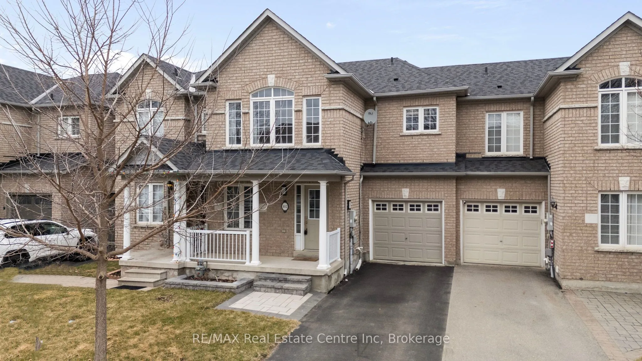102 Gail Parks Crescent, Newmarket, ON L3X 3C1