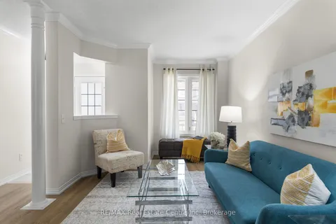 102 Gail Parks Crescent, Newmarket, ON L3X 3C1