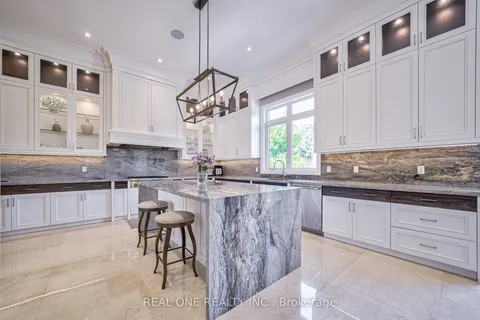 170 Ward Avenue, East Gwillimbury, ON L0G 1V0