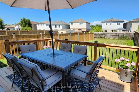 22 Sasco Way, Essa, ON L3W 0C8