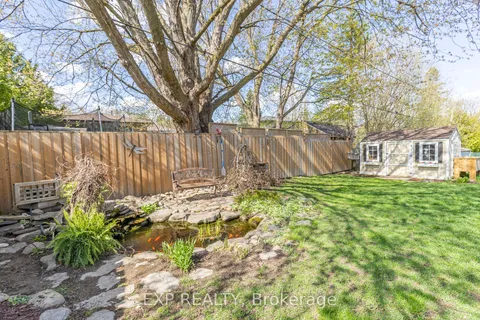 32 Kemano Road, Aurora, ON L4G 2Y3