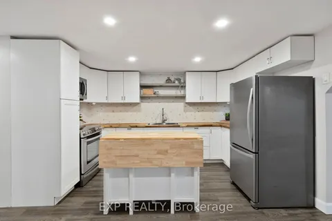 32 Kemano Road, Aurora, ON L4G 2Y3