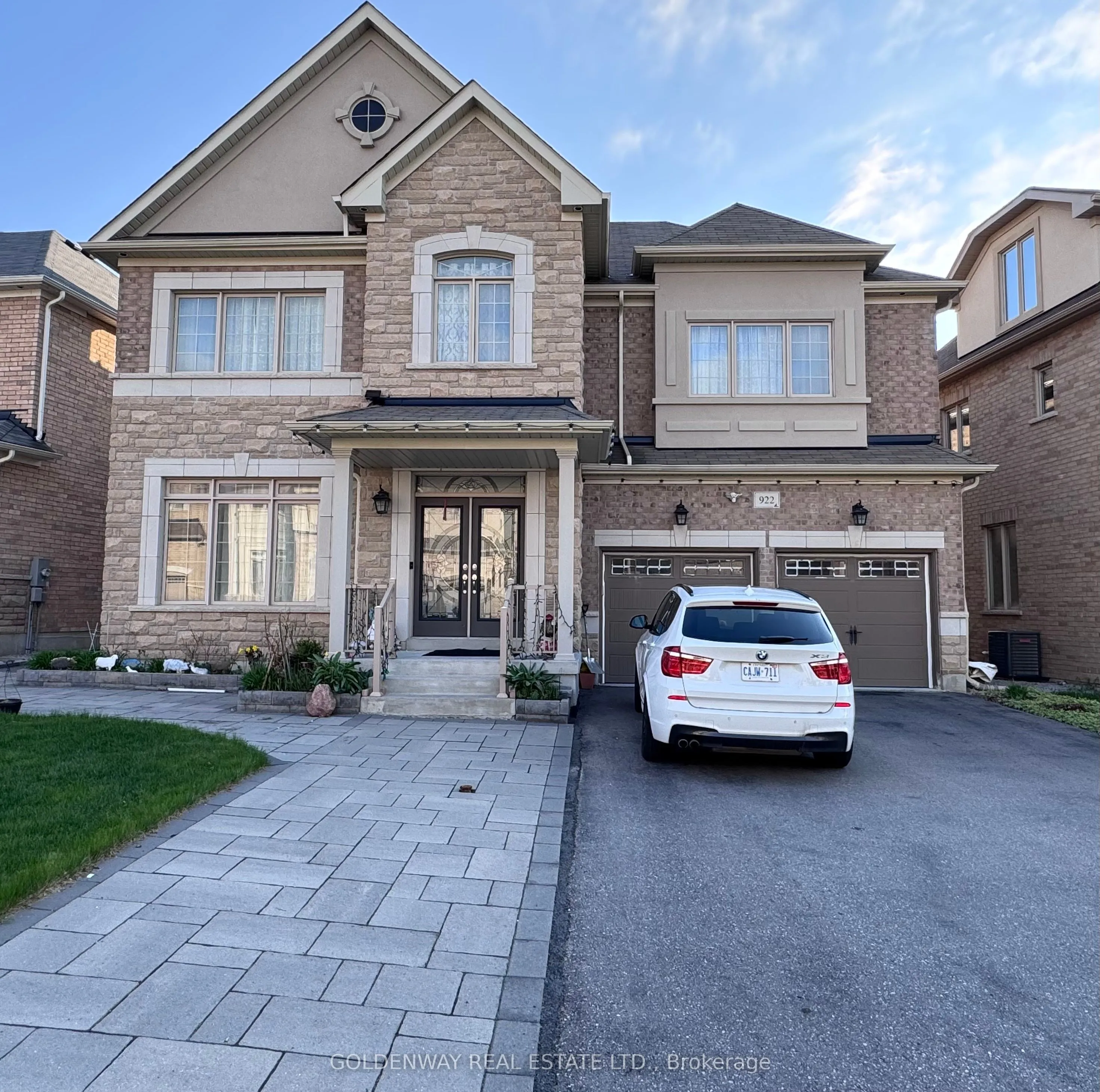 922 Ernest Cousins Circle, Newmarket, ON L3X 0B7