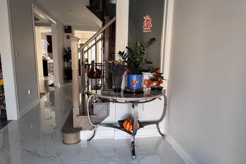 922 Ernest Cousins Circle, Newmarket, ON L3X 0B7