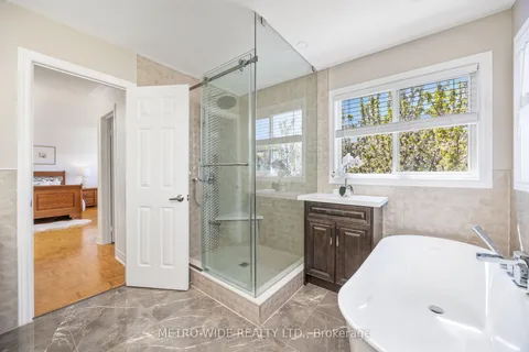 77 Ten Oaks Boulevard, Vaughan, ON L4K 5G3