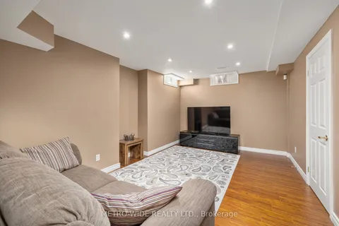 77 Ten Oaks Boulevard, Vaughan, ON L4K 5G3