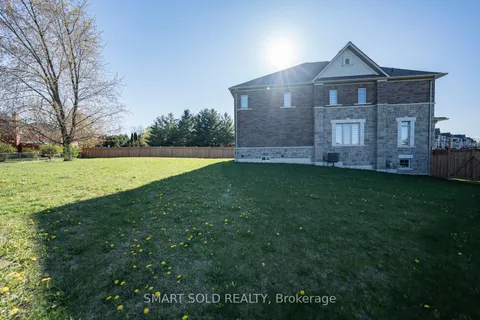 51 Bethpage Crescent, Newmarket, ON L3X 0M4