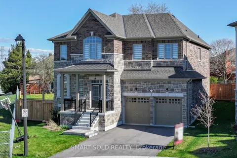 51 Bethpage Crescent, Newmarket, ON L3X 0M4