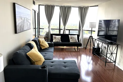 7440 Bathurst Street, Vaughan, ON L4J 7K8
