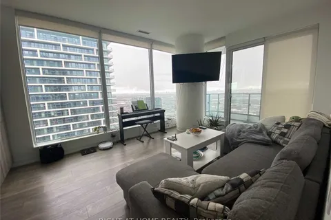 898 Portage Parkway, Vaughan, ON L4K 0J6