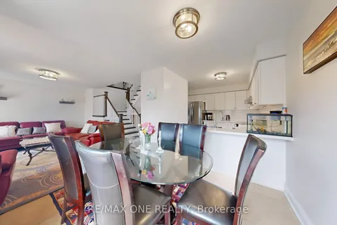7 Laurendale Avenue, Georgina, ON L4P 4A8