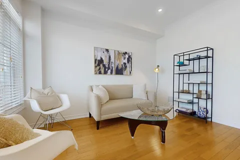 9241 Bathurst Street, Richmond Hill, ON L4C 6C2