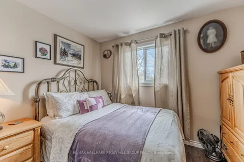 8 Corrie Crescent, Essa, ON L3W 0K3