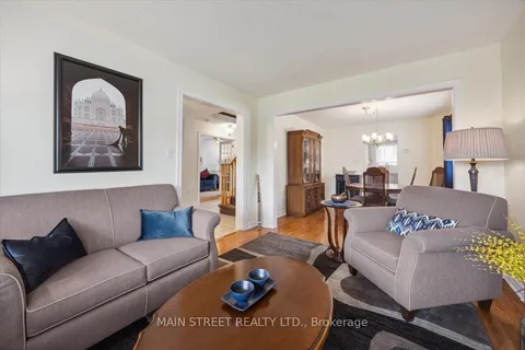 9 Silverstone Crescent, Georgina, ON L4P 4A5