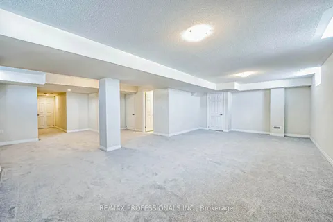 7 George Ellis Drive, Georgina, ON L4P 0S3