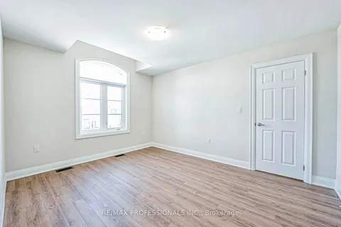7 George Ellis Drive, Georgina, ON L4P 0S3