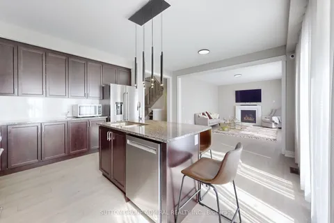 99 Kingknoll Crescent, Georgina, ON L6Y 3E7