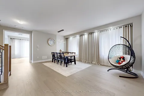 99 Kingknoll Crescent, Georgina, ON L6Y 3E7