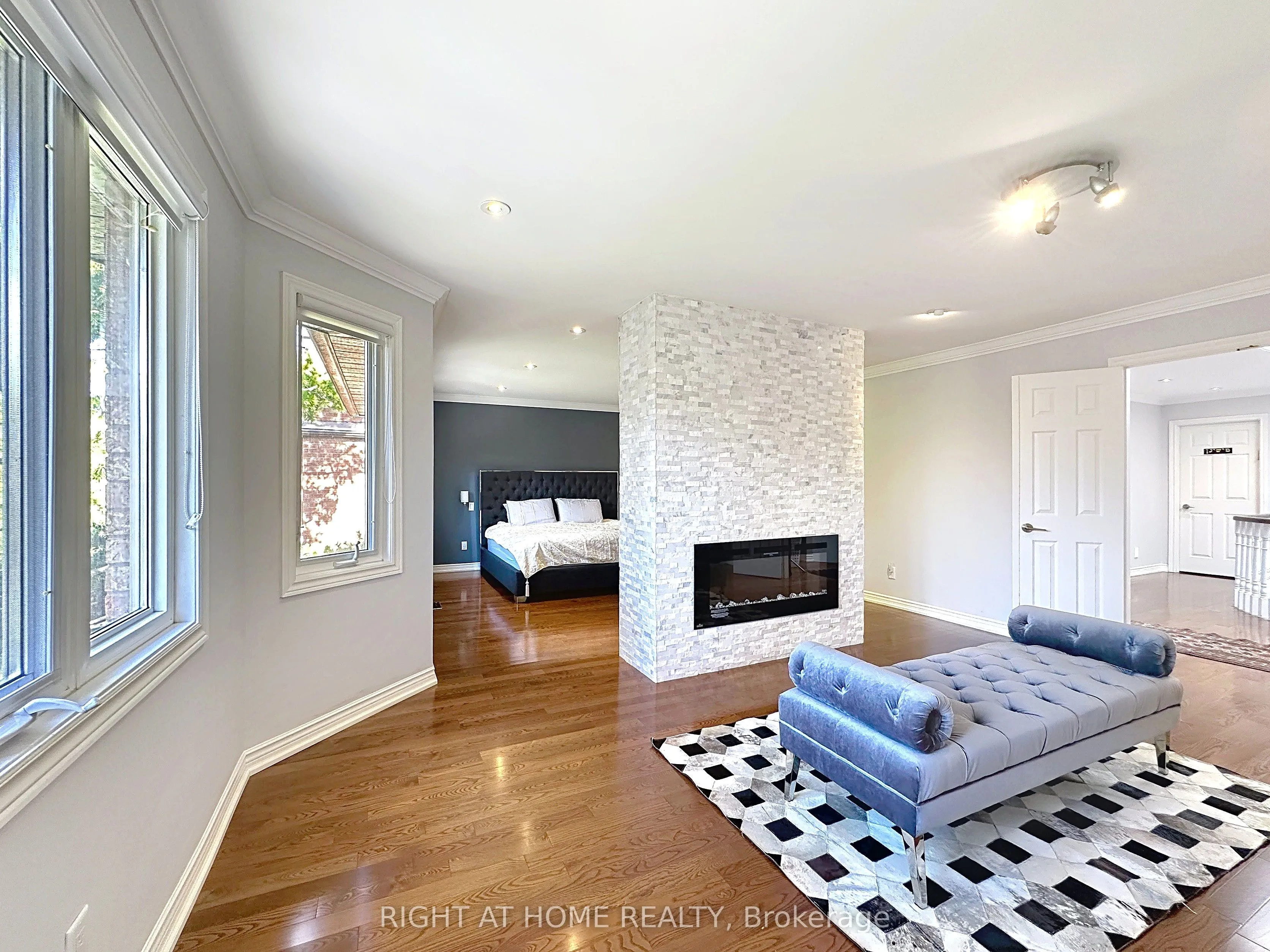 60 Helena Gardens, Vaughan, ON L4J 7A9