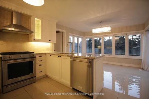 125 Aitken Circle, Markham, ON L3R 7L8