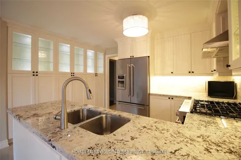 125 Aitken Circle, Markham, ON L3R 7L8