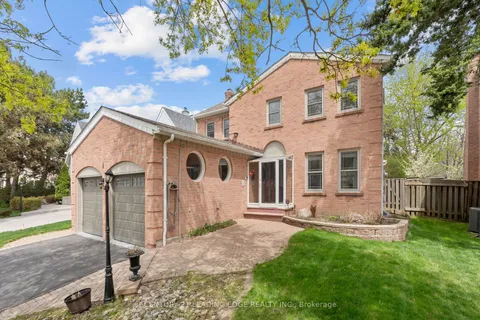 4 Longwater Chase, Markham, ON L3R 4A2