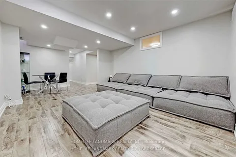 172 DISTRICT Avenue, Vaughan, ON L6A 0Y3