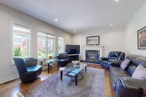 50 yellow Birch Crescent, ON L4B 3R4