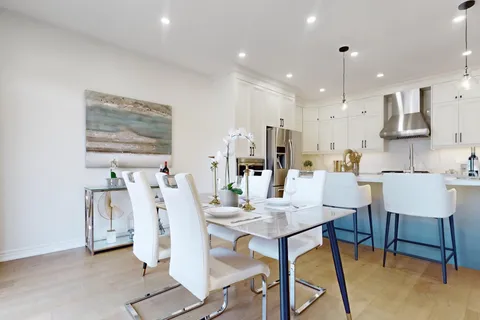 16 Eastgrove Square, ON L9N 0R2