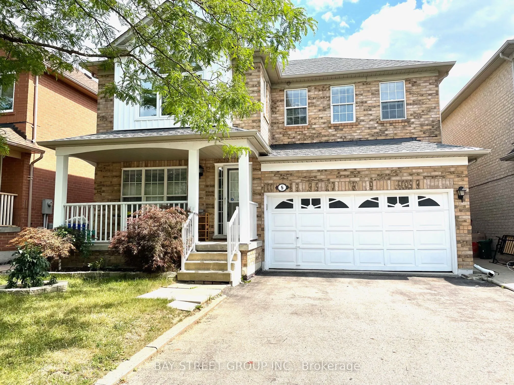 5 Madeira Avenue, ON L6A 2Y4