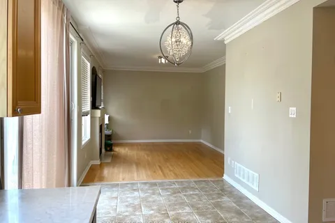 5 Madeira Avenue, ON L6A 2Y4