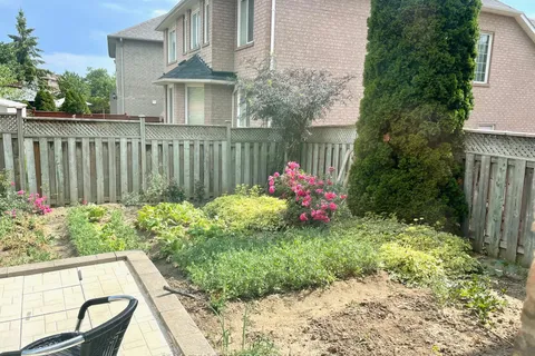 5 Madeira Avenue, ON L6A 2Y4