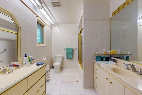 22 Ratcliff Road, ON L4A 7X5