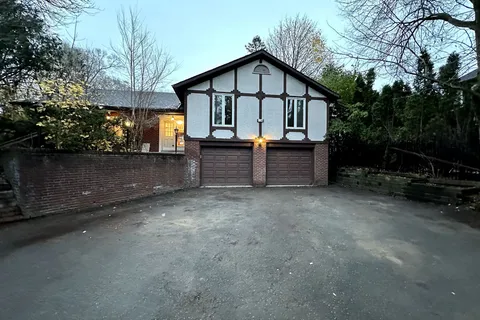 136 Arnold Crescent, ON L4C 3R8