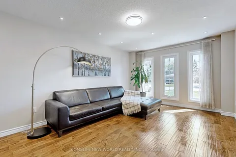 396 Dorchester Street, ON L3Y 7Z3