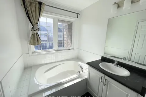 29 Rougeview Park Crescent, ON L6E 0S7