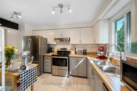 11 Robertson Road, ON L3W 0J4