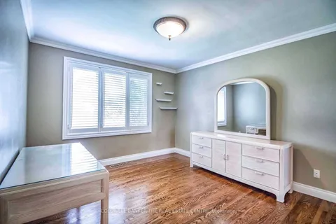 4 Orlon Crescent, ON L4C 6S5