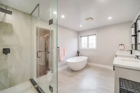 33 Oatlands Crescent, ON L4C 9P1