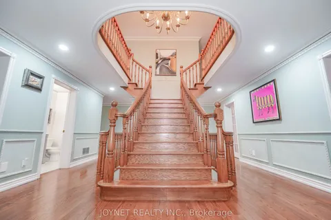 33 Oatlands Crescent, ON L4C 9P1