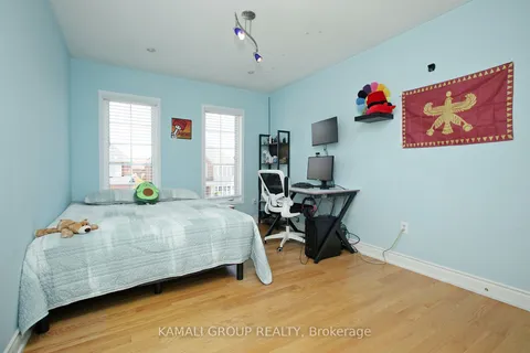 6 GLENIS Gate, ON L4E 4C4
