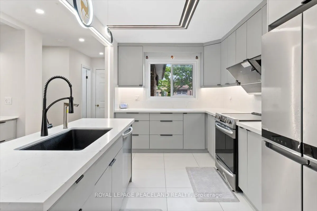 92 Lund Street, ON L4C 5V9