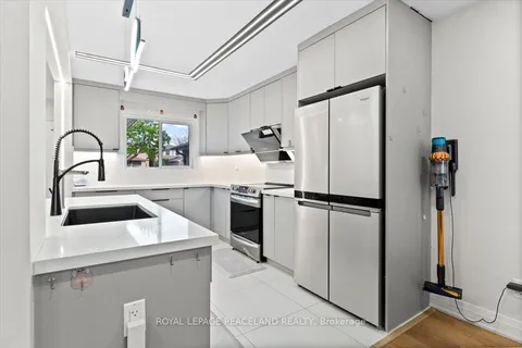 92 Lund Street, ON L4C 5V9