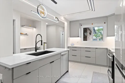 92 Lund Street, ON L4C 5V9