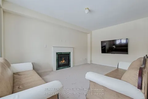 144 Gold Park Gate, ON L3W 0B4