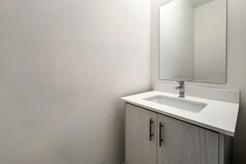 86 Kenneth Rogers Crescent, ON L9N 1S5