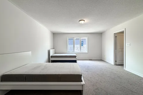 86 Kenneth Rogers Crescent, ON L9N 1S5